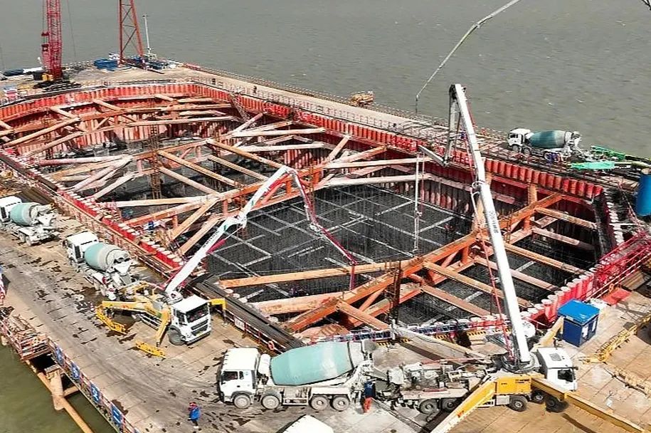 OK138太阳集团官网泵车再筑“天下之最”张靖皋长江大桥！！！