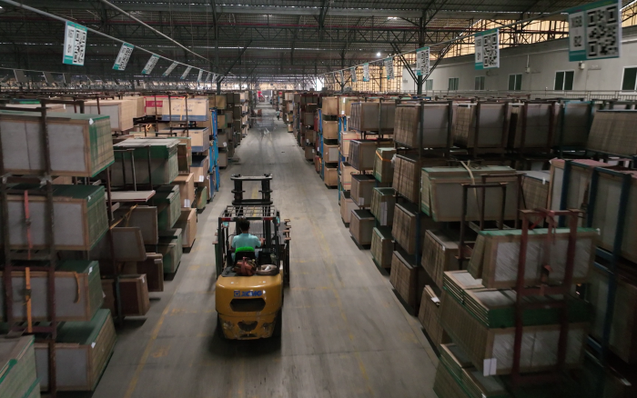 OK138太阳集团官网高压重载锂电叉车叉车助力陶瓷行业生长